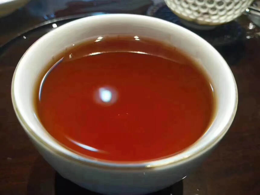 2000年乌金号老熟茶
汤色红亮，干净清透，回感生津