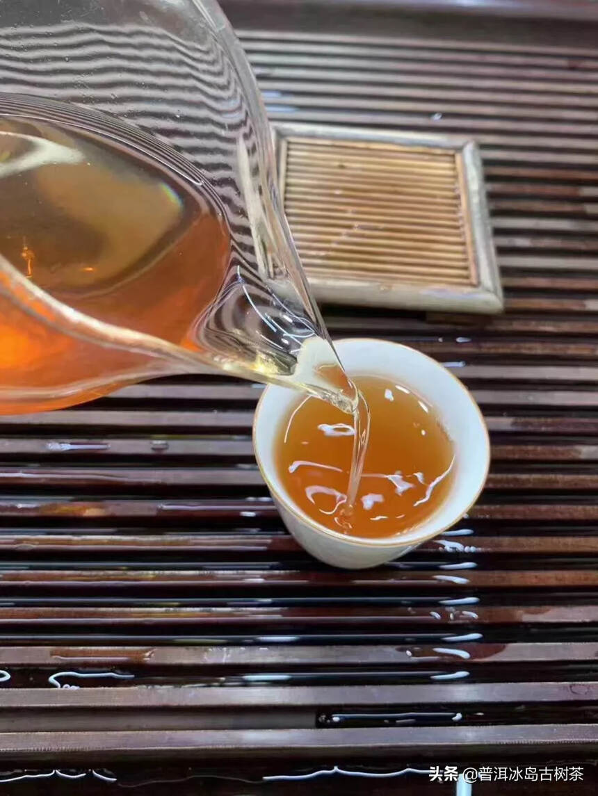 #茶生活# 98金印青饼，红印平出7532生茶。惊喜