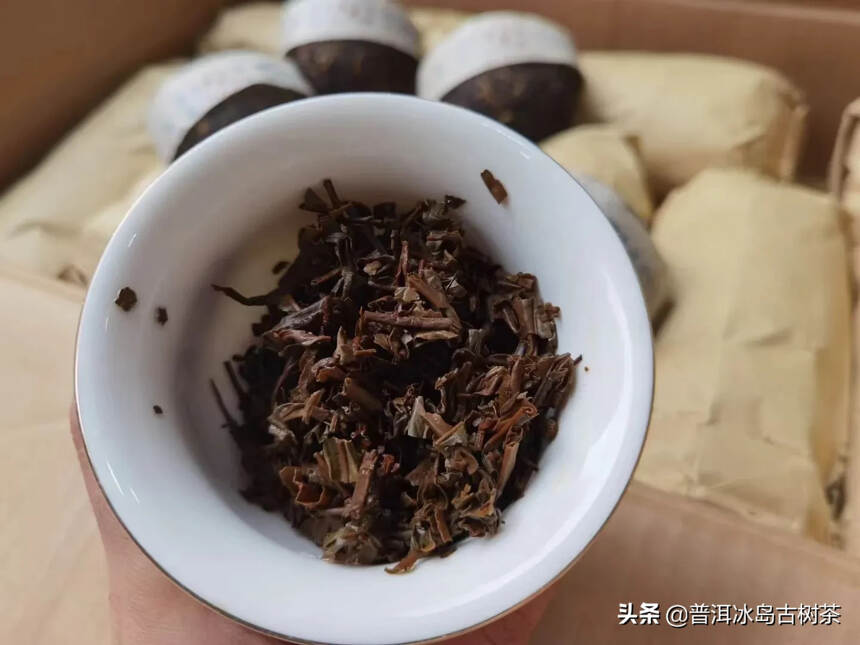 1996年傣家族甲级沱茶#茶生活# 
早期作为国礼（