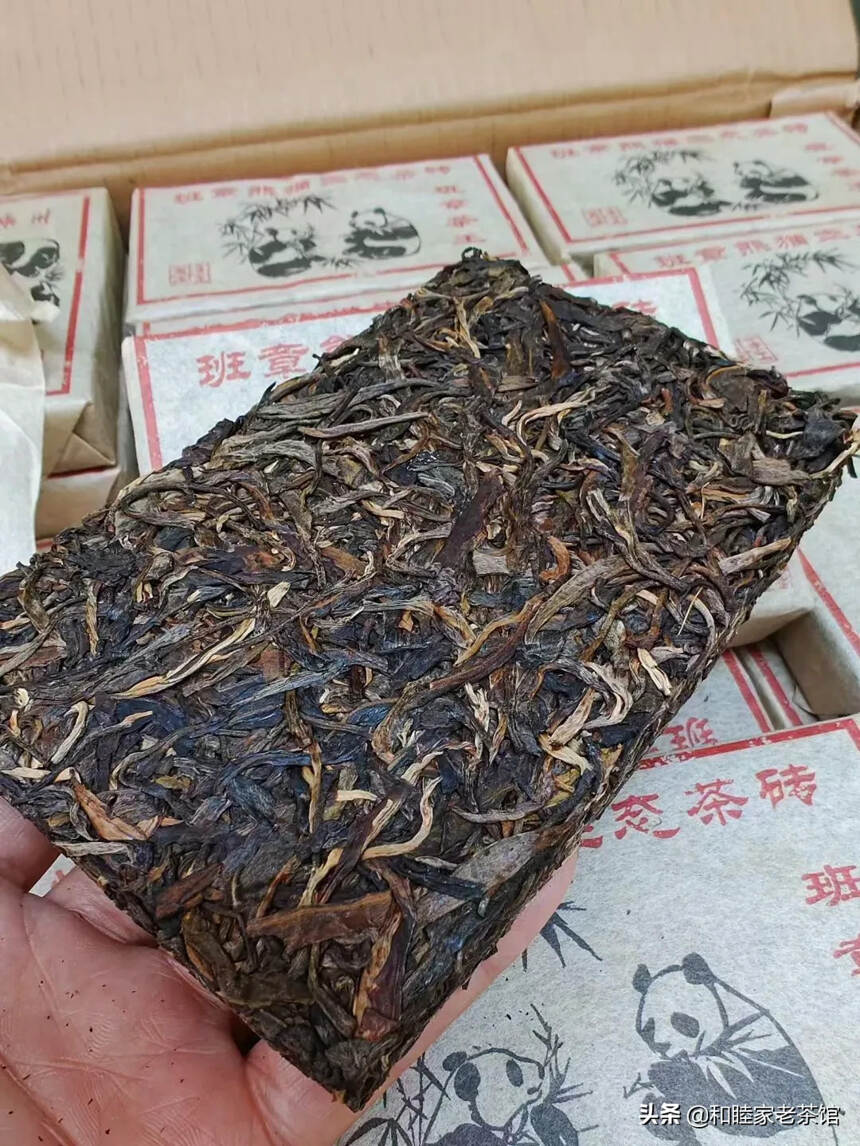 2006年班章熊猫砖，精选班章茶区生态茶为原料。韵烟