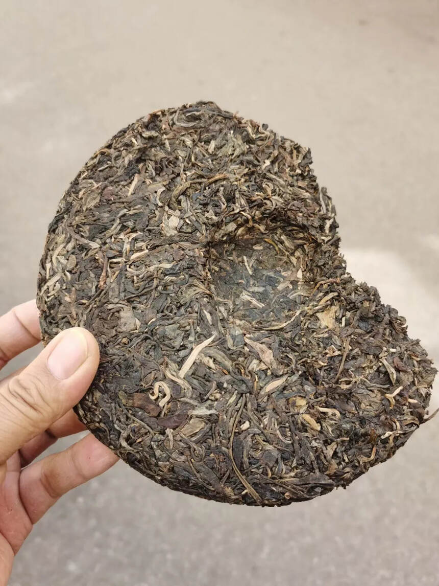 昆明纯干 少L
2007年忙波古树茶​
香气足，生津