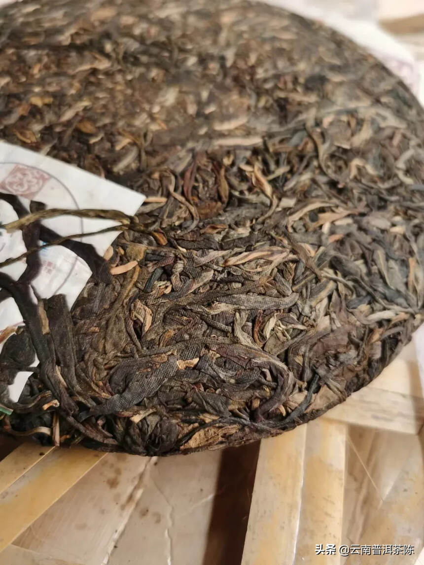 2009年易武古树茶
纯料古树茶，闻干茶比较香，汤香