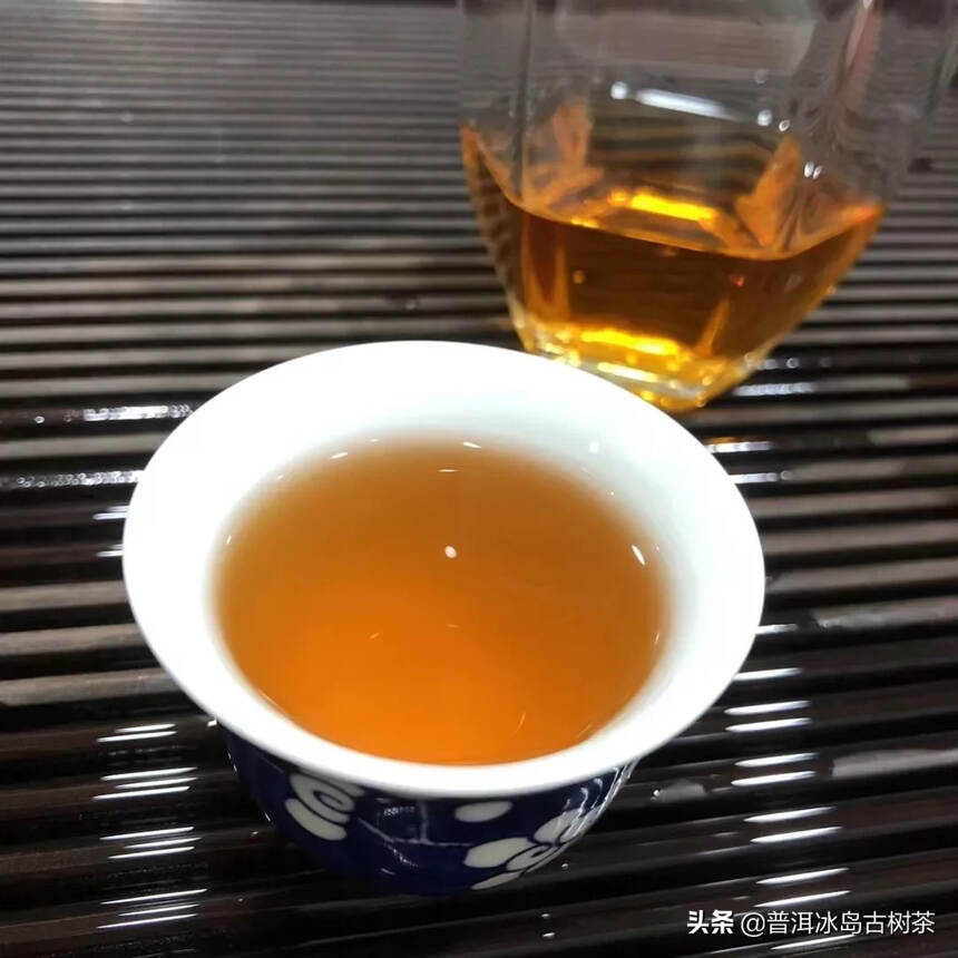 #茶# 2002年海翔马头班章，李爱君订制
烟香浓醇