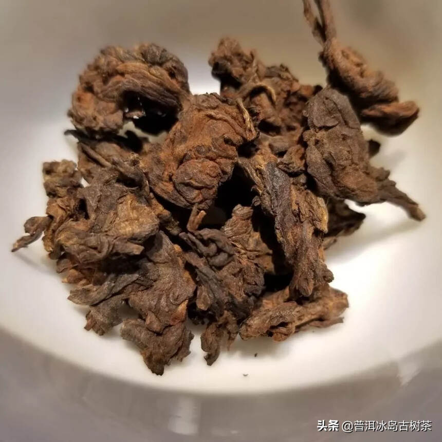 06年勐海古树茶头，黄金芽，松散！香甜好糯感强！总共