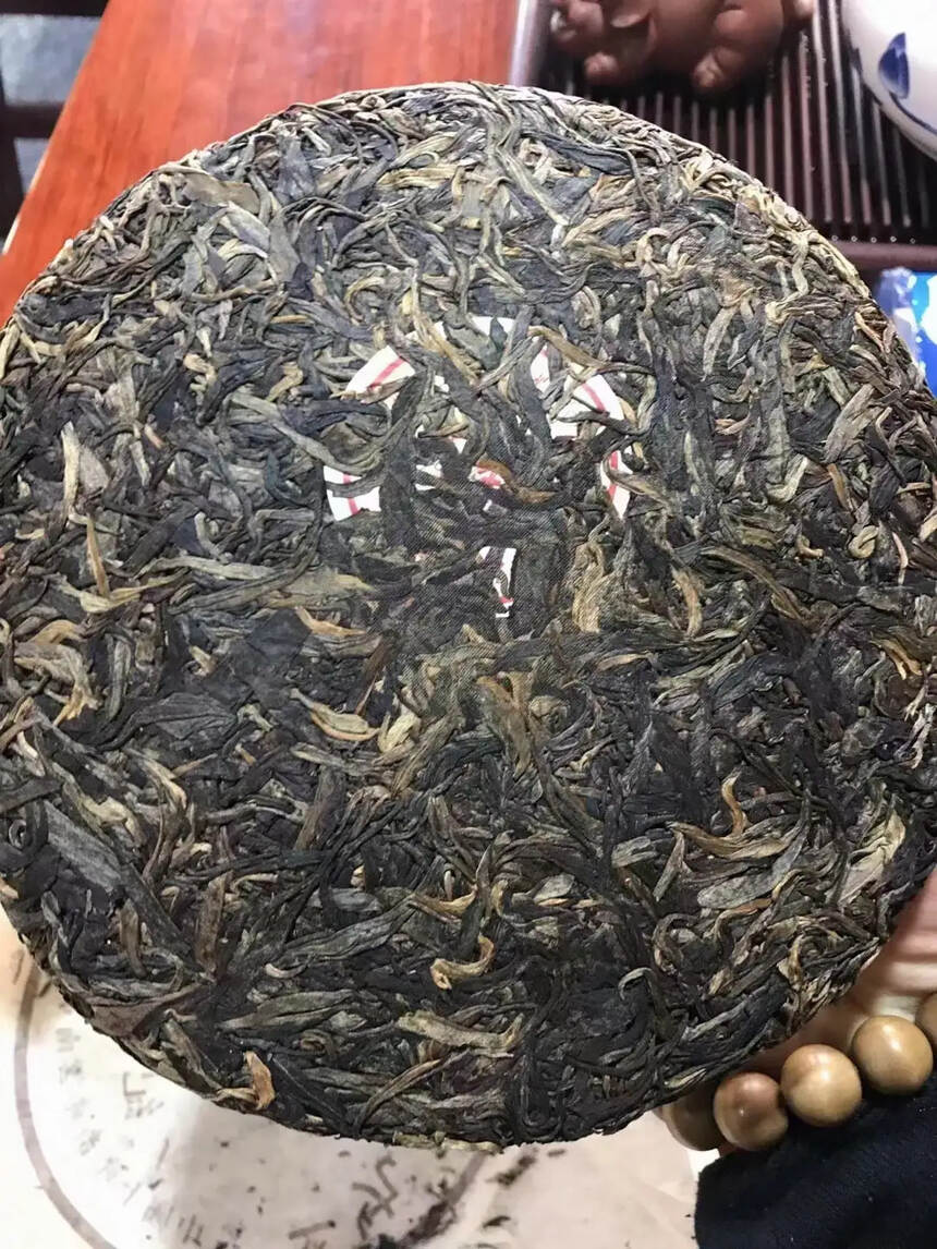 1998年中茶纪念青饼、银毫突现、古树嫩芽纯料、偏冰