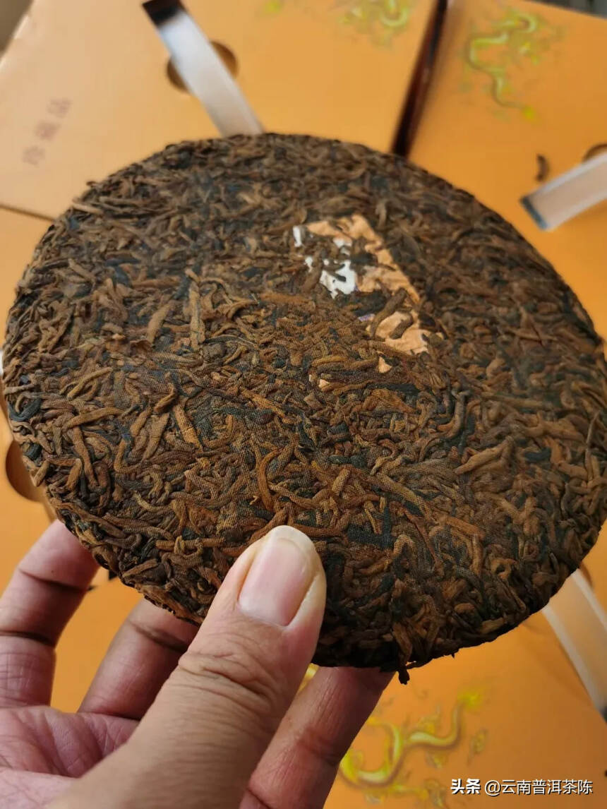 2014班章茶皇饼#普洱茶# 
班章地区800年树龄