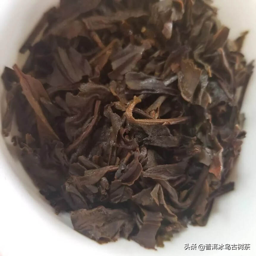 闲是闲非休要管，渴饮清泉闷煮茶。#老茶# 
01年勐