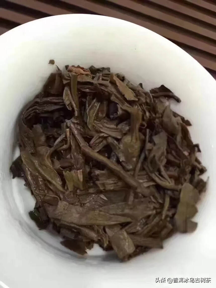 05年班章贡茶一一红丝带金瓜沱。茶气足回甘超快且持久