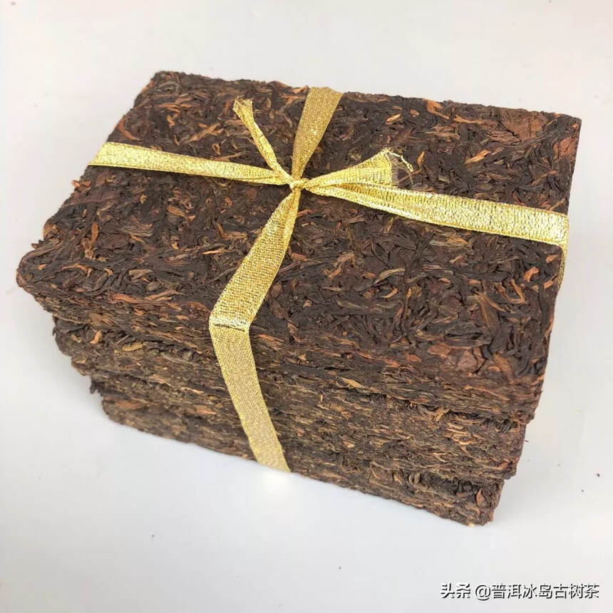 #记忆中最好喝的茶是什么味道# 01年老班章茶砖生茶