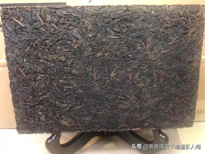 2000年易武茶庄定制野生老树青砖，传统拼配工艺，手