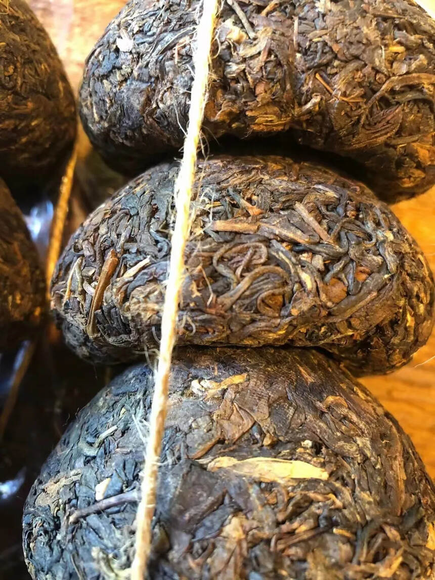 90年代布朗料生沱茶，老生茶100克，一条10个，淡