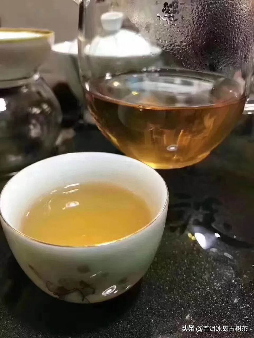 98年乔木古树虫眼生茶，品相极佳，纯干仓，茶油多，传