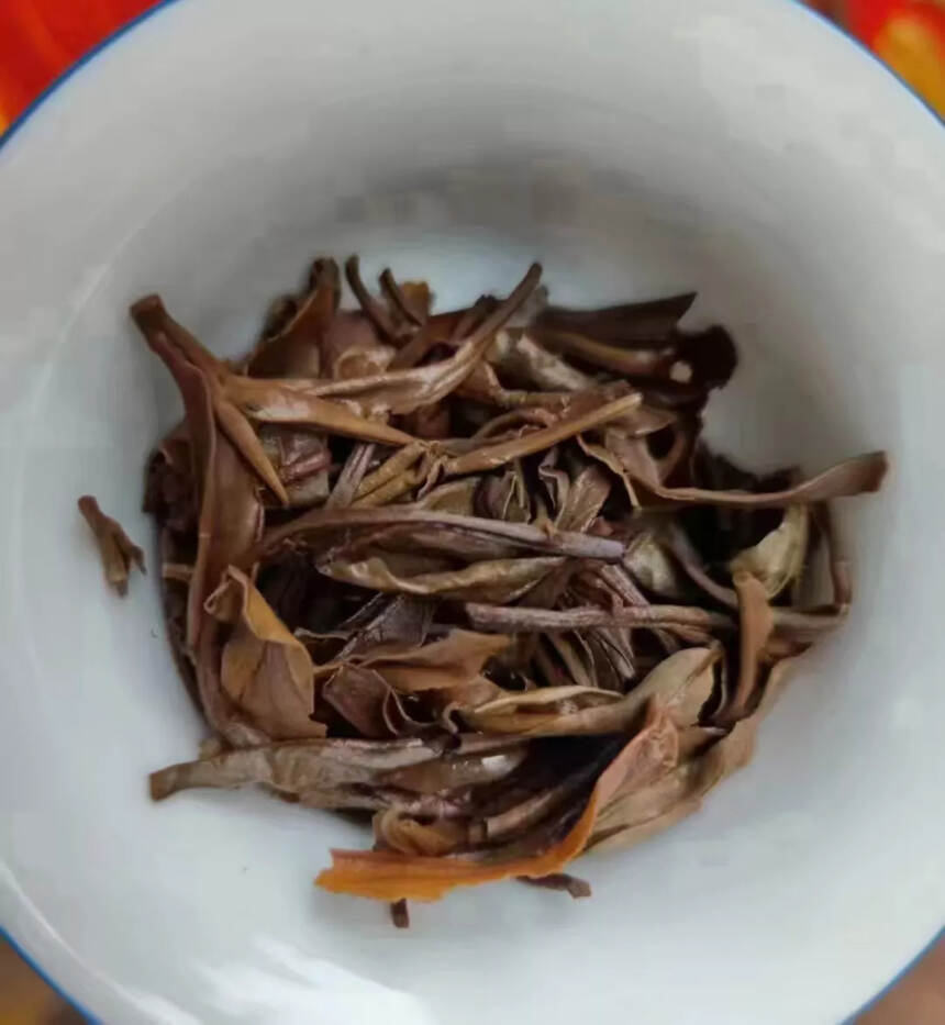 2010年易武麻黑纯料古树茶，357克一片，口感饱满