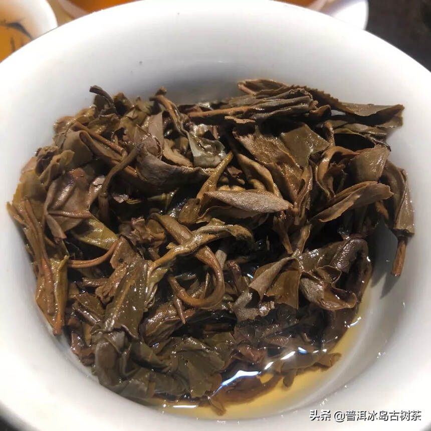 03年银毫茶饼生茶，广南黄栗坡原料，昆明干仓存放。#