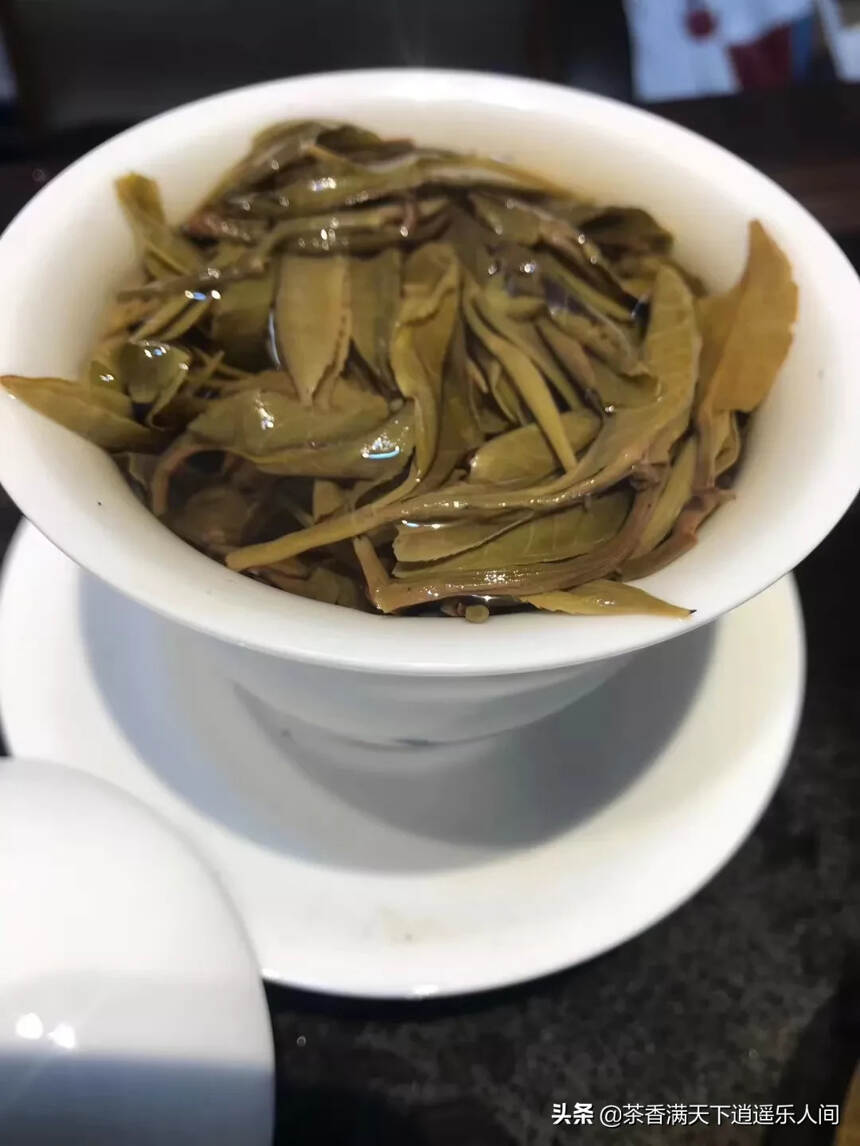 2013年易武弯弓老散茶，余9300克！蜜香诱人，茶