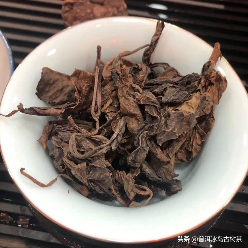 每个茶人心中都有一方清雅净土，可容花木，可纳雅音。日