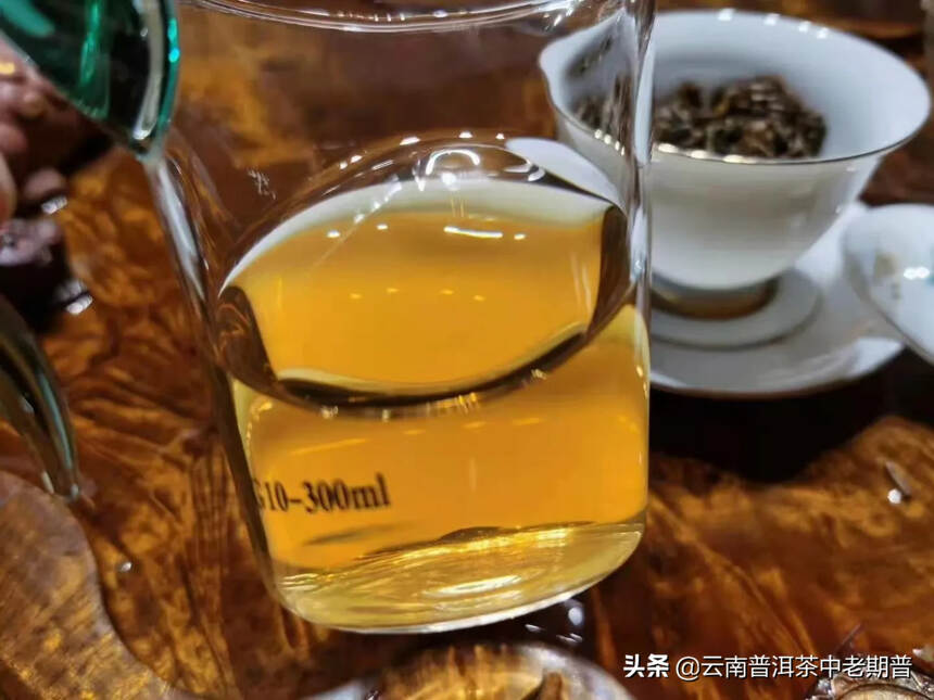 07年龙园号老树茶砖
昆明纯干仓老生茶，蜜香，回甘生