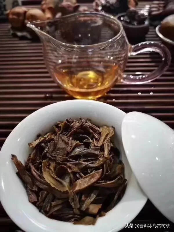 人生就是在品茶中思索，在品茶中感悟，在品茶中成长。