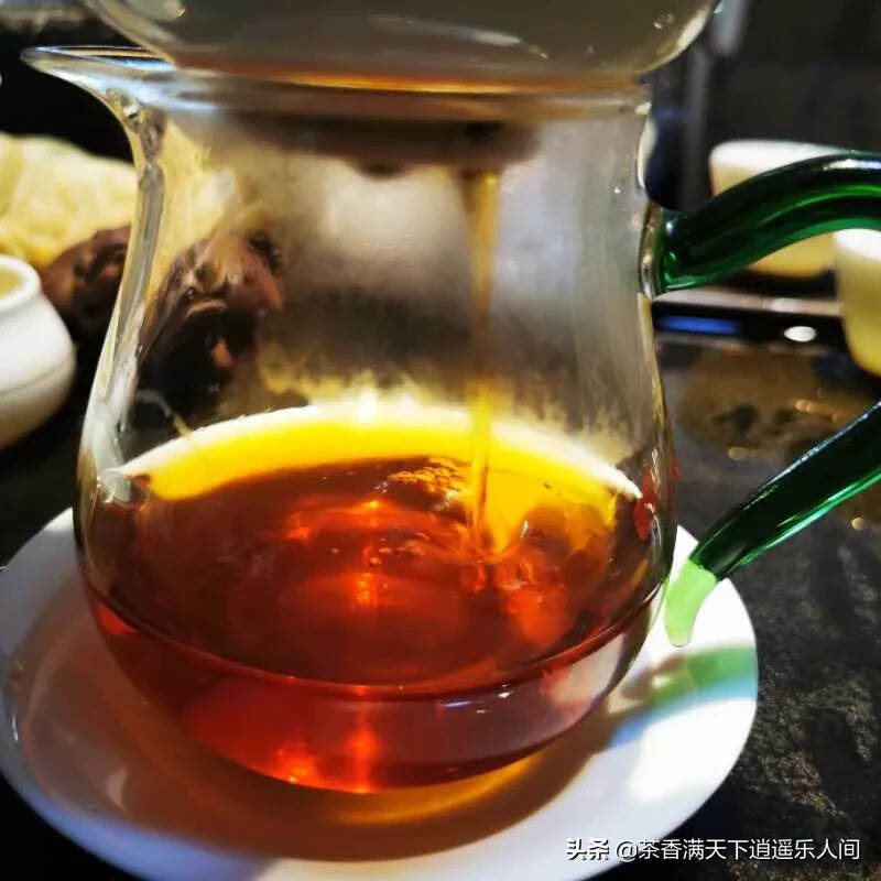 90年代易武古树茶大叶饼茶生茶，甘甜度好药香浓稠！