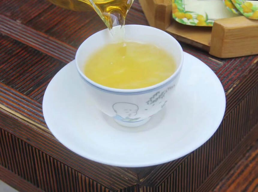 新品陈皮白茶一片一泡
采用云南白茶+新会陈皮为原料，