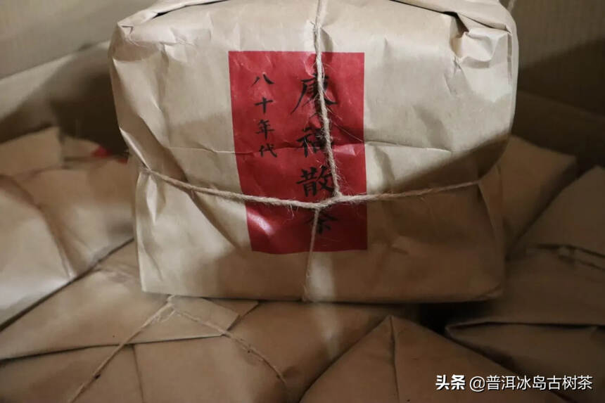 喝茶：当饮料解渴，生理需求。品茶：注重茶的色香味形，