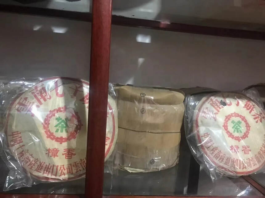 中茶90年代樟香熟饼，勐海一口料，樟香熟茶香味十足，