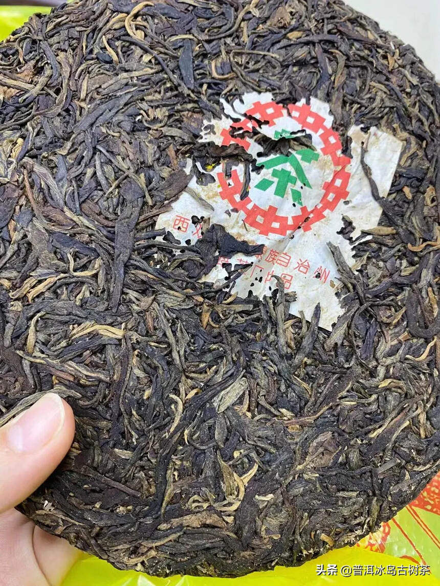 99年勐海茶厂绿印生茶，虫眼多，干仓老茶。#茶生活.