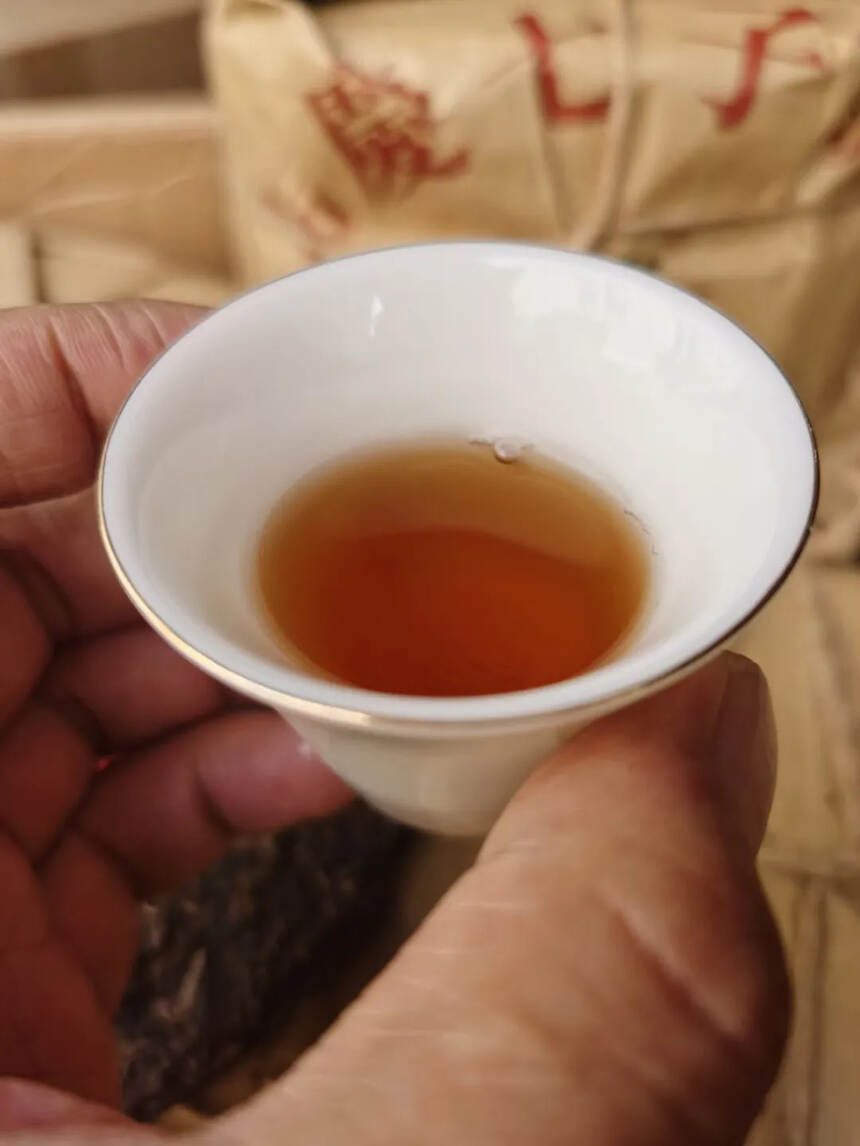 90年代丨同庆号
易武古树茶原料，口感甜润爽滑，有浓