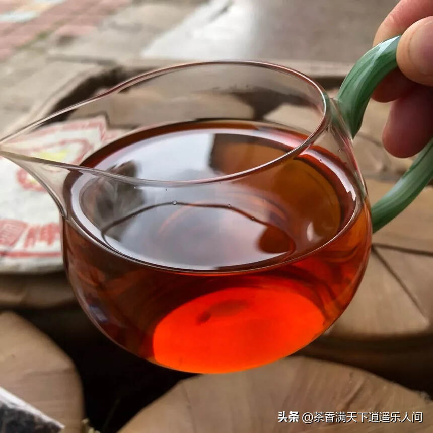 99年黄印艺术字铁饼生茶，干仓老茶！干香回甘，耐泡俱