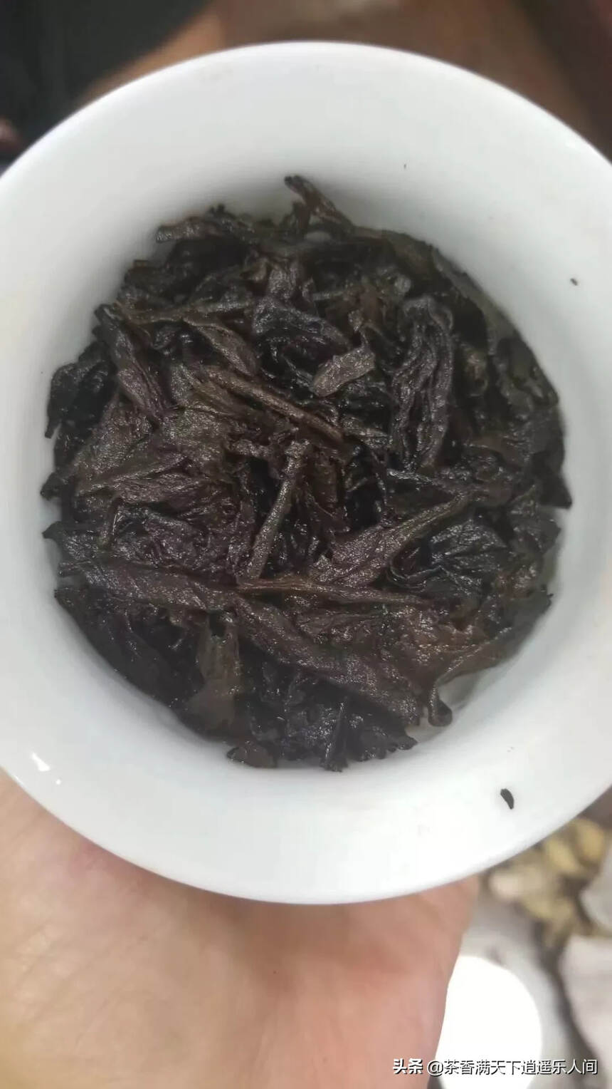 97年南糯山龙柱熟茶3000克，药香甘甜～汤色红浓透