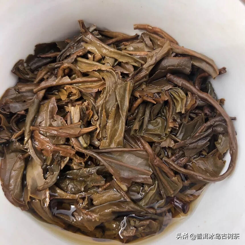 #记忆中最好喝的茶是什么味道# 01年老班章茶砖生茶