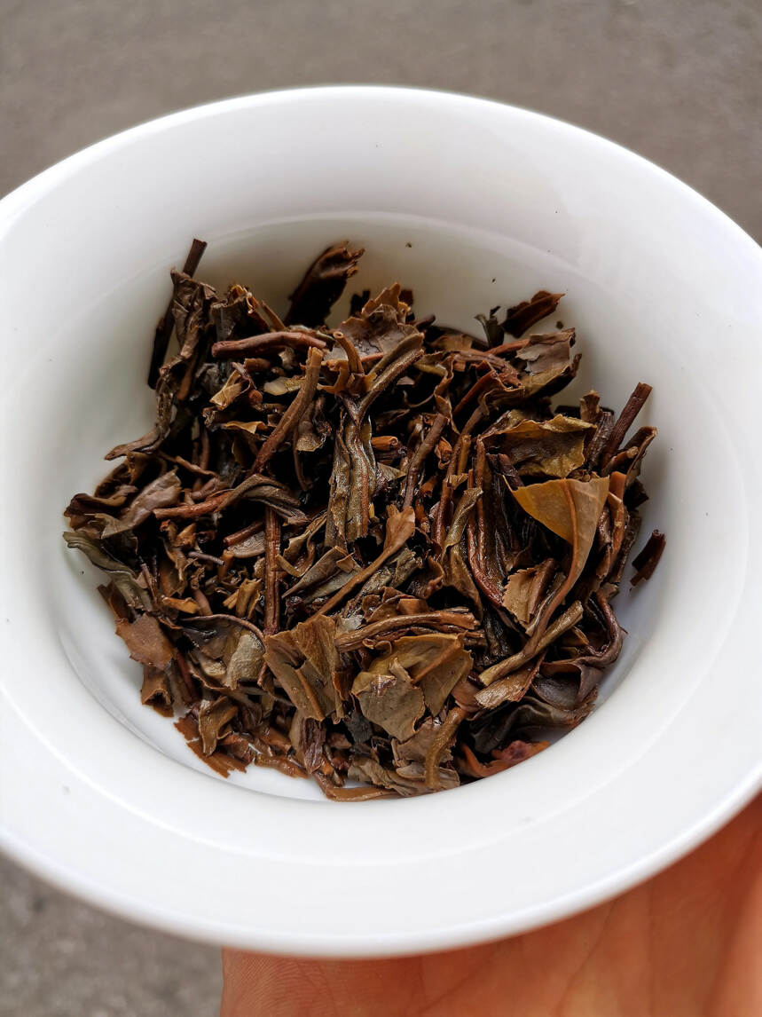 2010年黎明茶厂 八角亭～竹筒茶 生茶 
800克