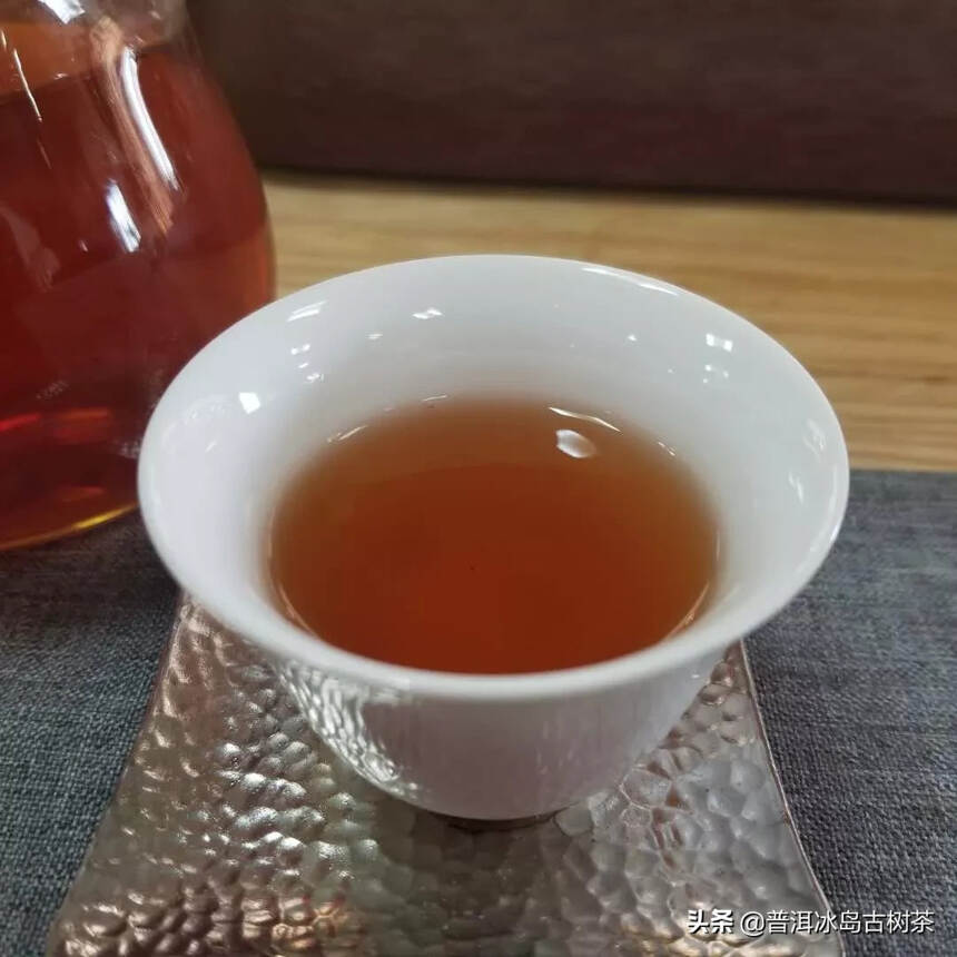 闲是闲非休要管，渴饮清泉闷煮茶。#老茶# 
01年勐