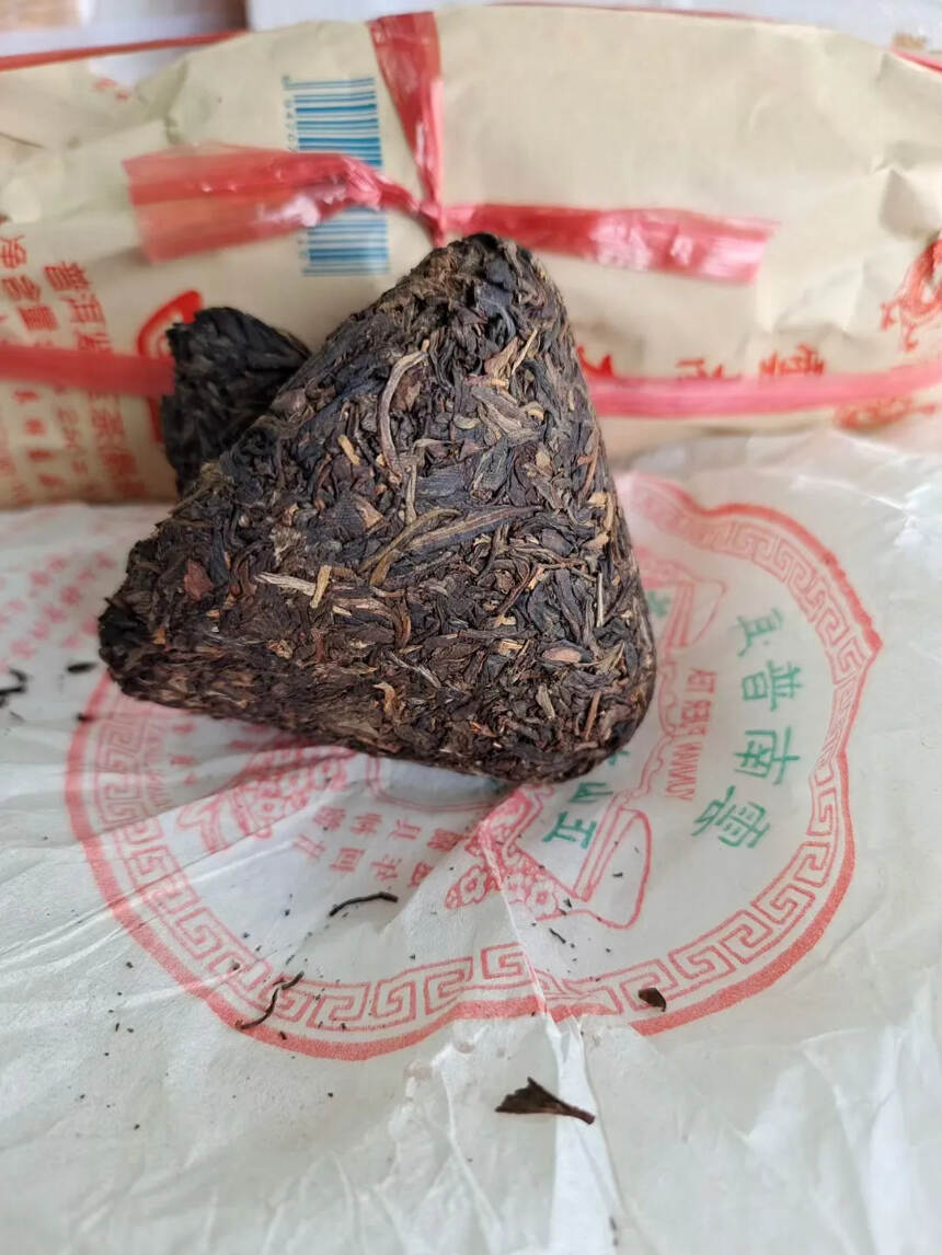 正山大叶​ 蘑菇沱
​生 熟各有少量，250克×4沱