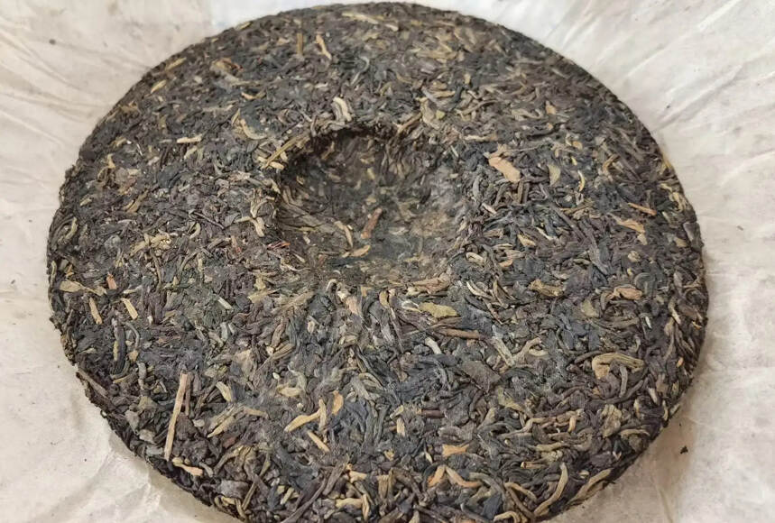 2004年南峤茶厂六星孔雀班章古树
小饼，250g/