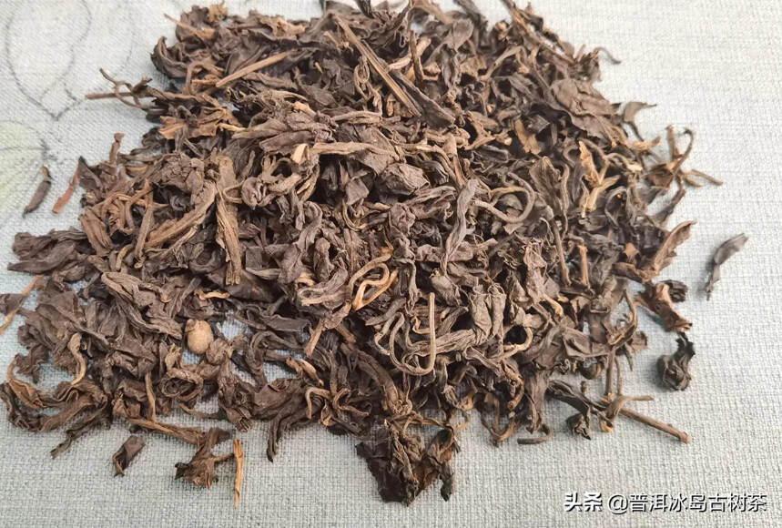 #普洱茶# 99年老曼峨老散茶生茶，茶农私藏几十公斤