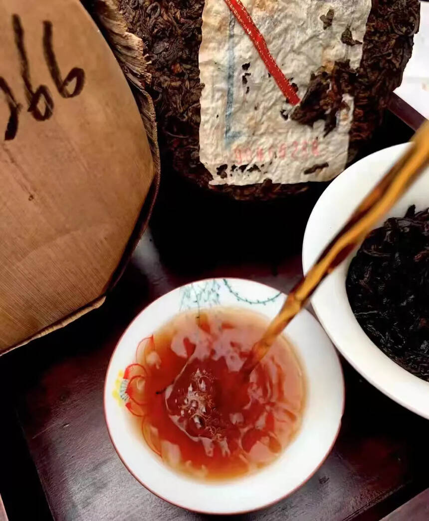 98年龙柱圆茶，精选勐海名山乔木大树茶发酵，经过20