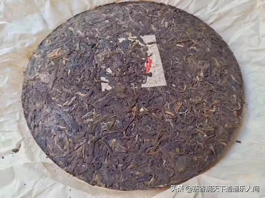 90年代昆明大红印铁饼生茶，俗称昆铁！