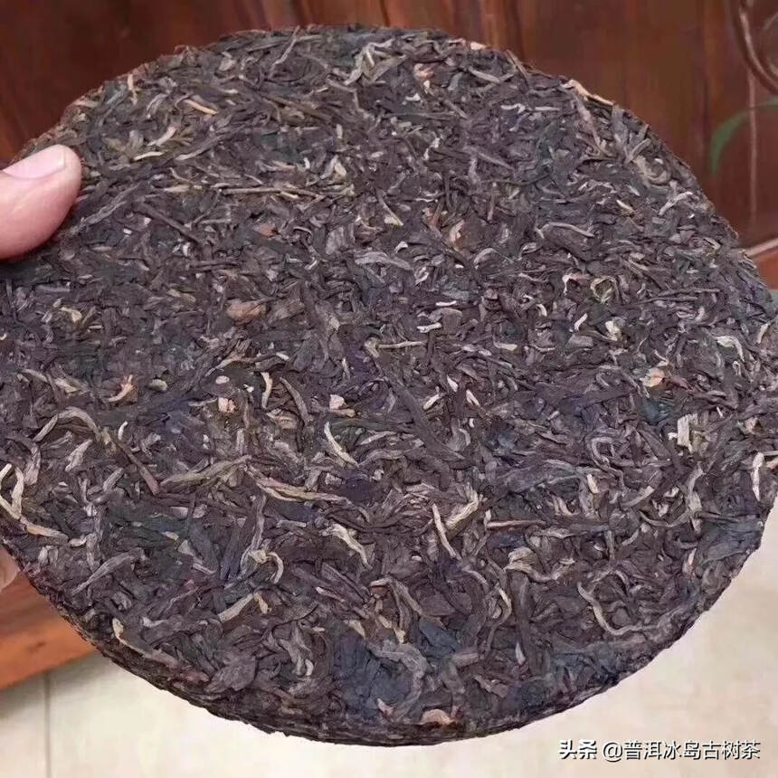 冲一壶茶,品淡淡的茶香,读一本自己喜欢的书,过一个很