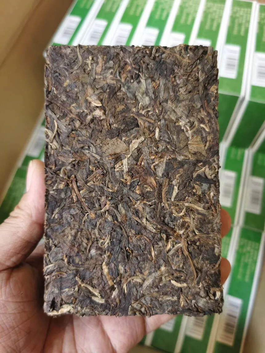 07年龙园号老树茶砖
y厂y箱昆明干仓老生茶
蜜香，