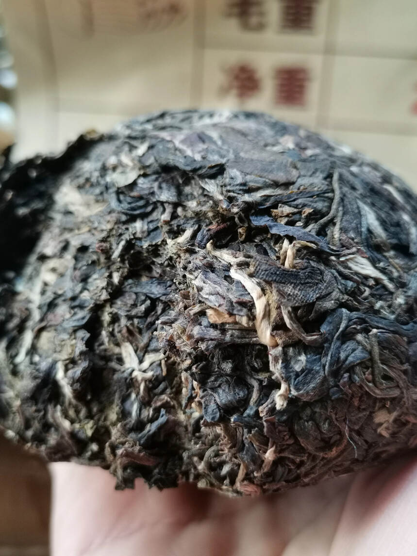 土鸡沱 永明茶厂301p次
昆明干仓
烟香入水，醇厚