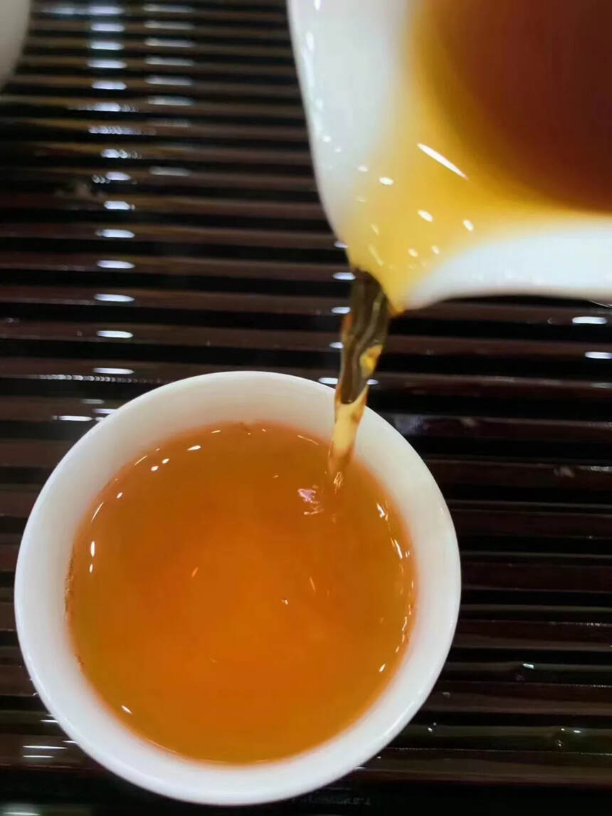 2000年千家寨易武茶王树
​蜜甜蜜香 高级老货