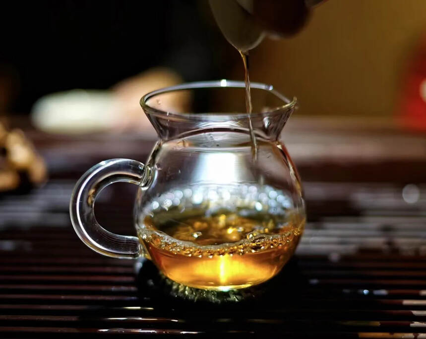 98年班章t制熊猫沱茶(子弹沱)
选布朗山茶区优质晒