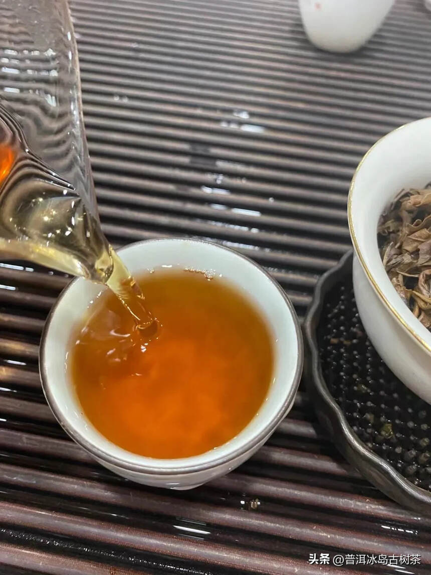 寒夜客来茶当酒，竹炉汤沸火初红
《寒夜》宋·杜耒#茶