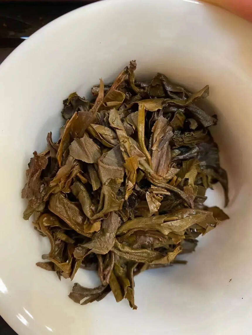 2004年何仕华景迈古树茶普洱生茶，
    茶叶干