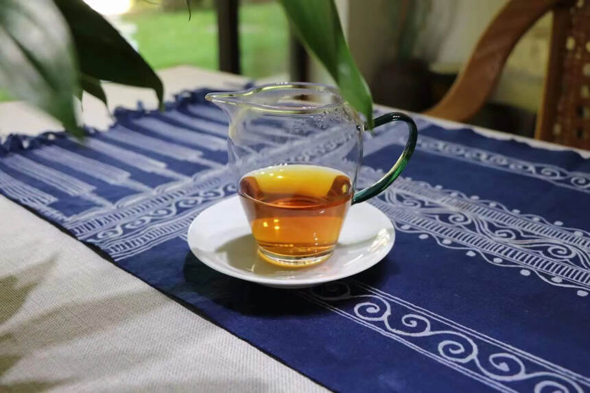 2019年春邦盆晒红，100克小饼，5片一小提，此茶