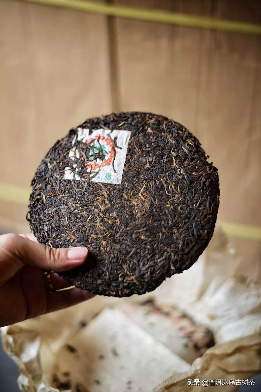 90年代厚纸易武老树圆茶，400克，由富华定制。此茶