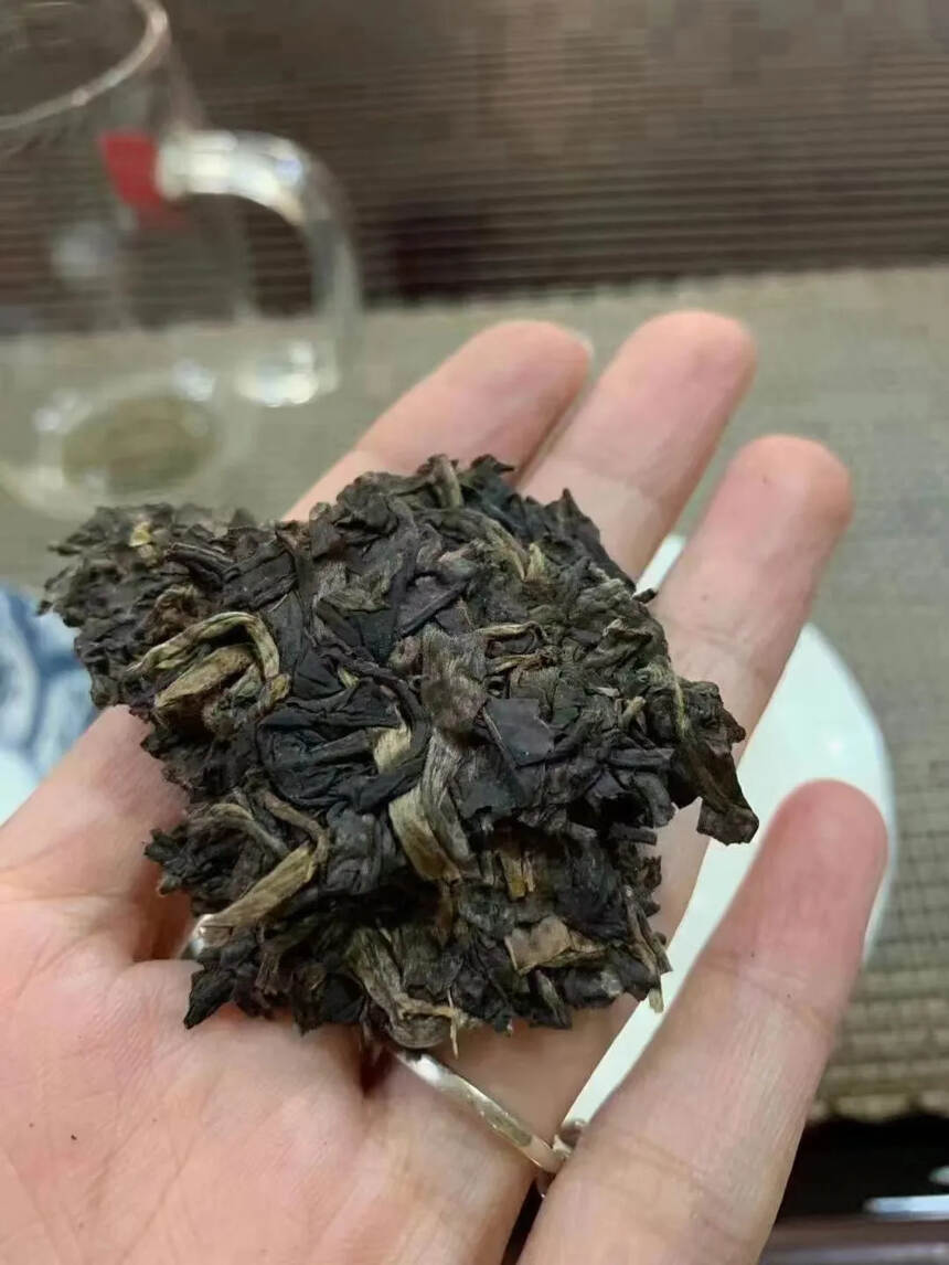 2009年南糯山早春饼；普洱茶生茶400克/片；
里