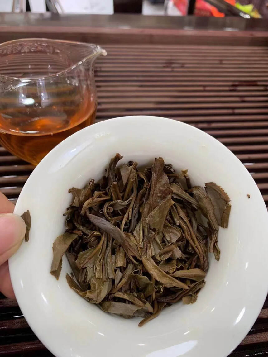2010年象明易武麻黑古树茶，357克/片，7片/提