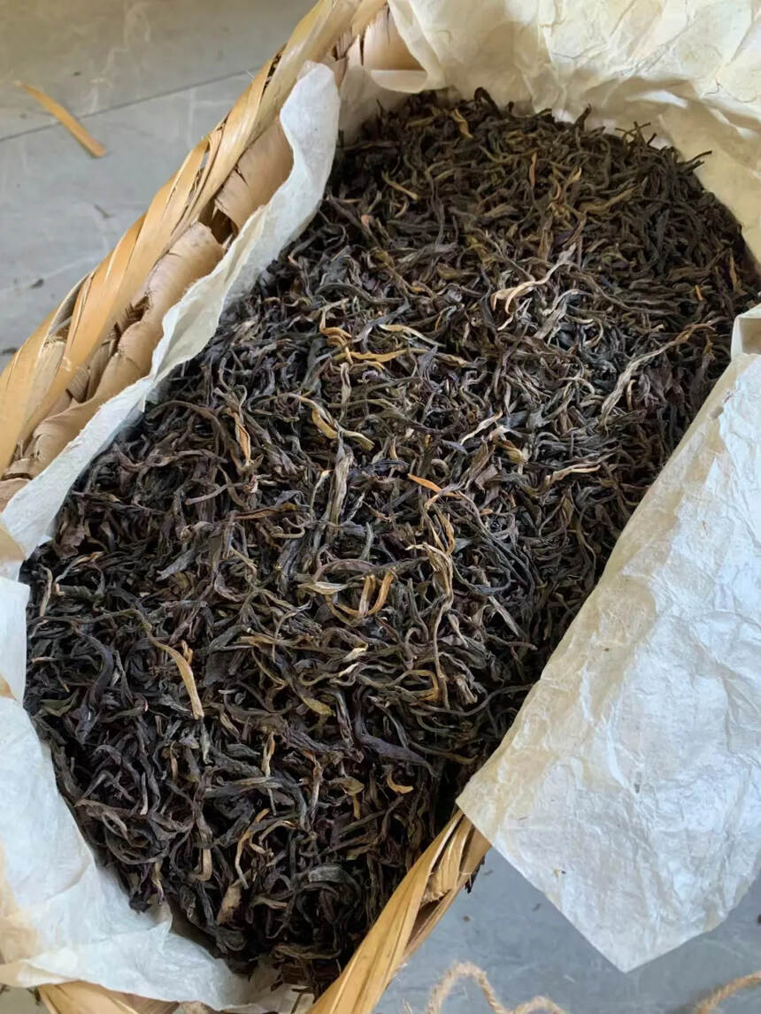 2006年天茗茶厂班章散料生茶，2kg/篓。
香气裹